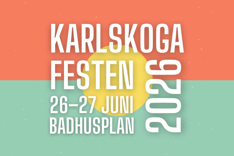 En orange-turkos bakgrund med en solgul cirkel i mitten och texten "KARLSKOGAFESTEN 2026 26-27 JUNI BADHUSPLAN" i vitt.