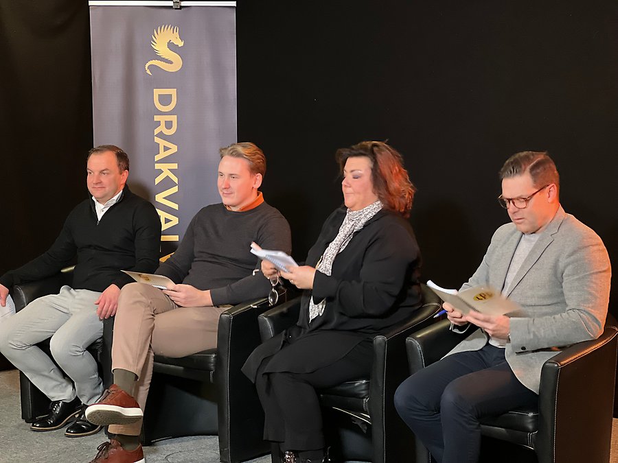 Personerna som agerar "Drakar" under Drakvalvet. Från vänster: Joakim Ringman, Filip Rask, Anna Andreasson & Peter Jarl